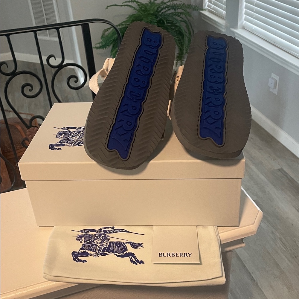 Burberry Equestrian Knight Cream Trek Sandals - Picture 5 of 8